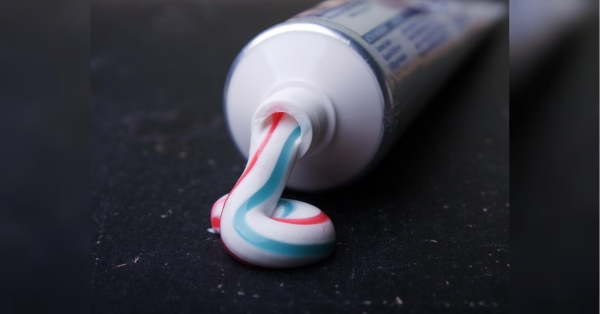 Неприємного запаху як не бувало: навіщо досвідчені домогосподарки заморожують зубну пасту - INFBusiness