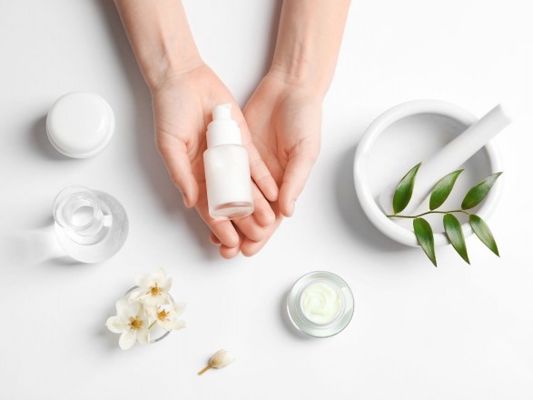 КИЇВ. 20 квітня. УНН. Зірковий фахівець з догляду за обличчям Джоанна Чех розповіла, що потрібно знати, щоб допомогти шкірі "перейти" від зими до весни, пише УНН з посиланням на HELLO! Що потрібно шкірі обличчя навесні: поради відомого фахівця - INFBusiness