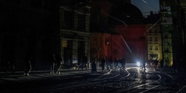 Як українцям підготуватись до осені і зими 2023−24 (Фото:Vladislav Musienko / Reuters) Головний ворог — холод. Як українцям підготуватись до осені і зими — поради експерта - INFBusiness