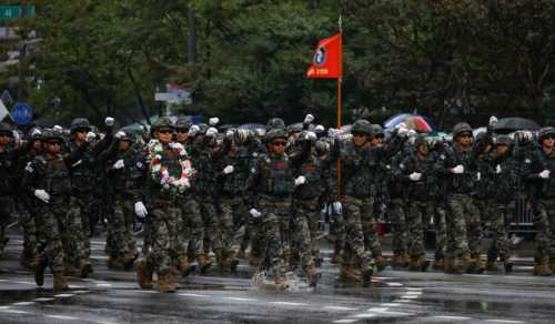 Південна Корея провела військовий парад на тлі ядерних погроз від КНДР - INFBusiness