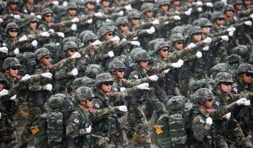 Південна Корея провела військовий парад на тлі ядерних погроз від КНДР - INFBusiness