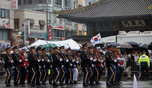 Південна Корея провела військовий парад на тлі ядерних погроз від КНДР - INFBusiness