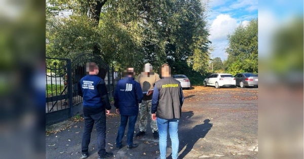 «Служили» стрілками та санітарами: футболісти «Прикарпаття» потрапили у скандал, на їхнього «покровителя» завели справу (фото) - INFBusiness