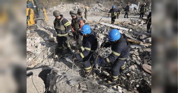 Жахливі кадри: в поліції показали перші хвилини після удару росіян по кафе на Харківщині - INFBusiness