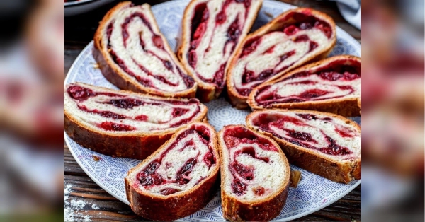 Смачні завиванці з вишнею та горіхами: десерт з дитинства - INFBusiness