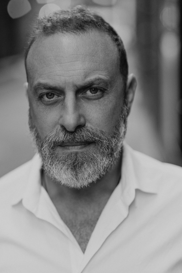 З початком вторгнення частина українських артистів поїхала у благодійні тури за кордон. У Північній Америці тисяча–дві глядачів – хороший показник, а витрати на тур стартують від $15 000 на концерт в одному місті. Як влаштована концертна індустрія для українців за кордоном та чи є шанс у локальних виконавців стати міжнародними зірками Ігор Голубчик /надано пресслужбою