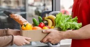 Лосось, авокадо та банани в топ-15 продуктів. Що і чому українці купують найчастіше