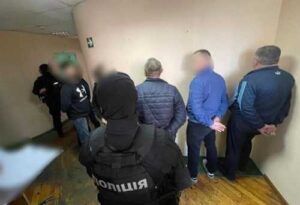 Працівники Держпродспоживслужби вимагали хабарі за реєстрацію сільгосптехніки