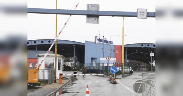 Перевізники у Словаччині заблокували кордон з Україною