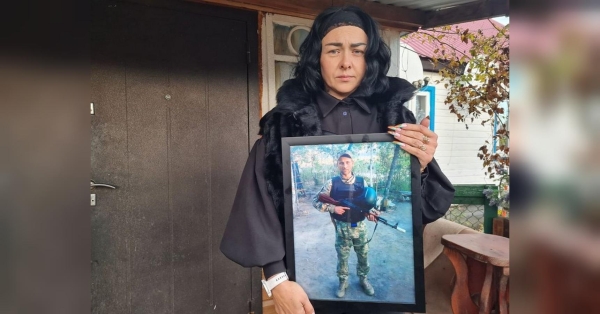 «Мого брата поховали під чужим прізвищем на Хмельниччині»: рідні загиблого воїна не можуть забрати його тіло, тому пройшли ДНК-експертизу - INFBusiness