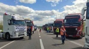 На трьох пунктах пропуску на кордоні заблоковано близько тисячі вантажівок через страйк польських перевізників, – Андрій Демченко
