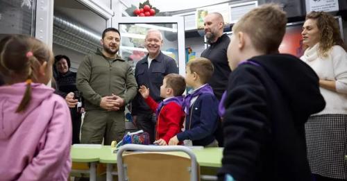 Зеленський у Харкові спустився в метро, щоб побачити шкільні класи - INFBusiness