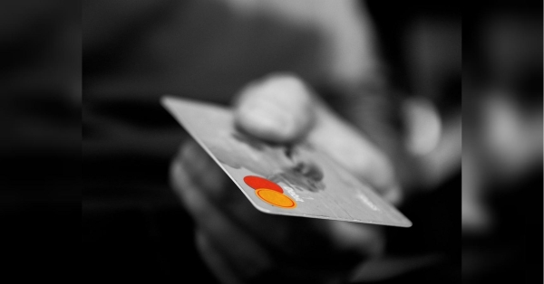 Обмеження прав та блокування банківських карток: у Раді розповіли, як каратимуть українців-біженців, які уникають мобілізації - INFBusiness