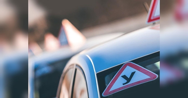 Облаштували машини додатковими педалями: в Києві працівники автошкіл за хабарі допомагали «скласти іспит» водіям - INFBusiness