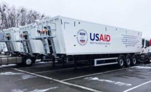 Проєкт USAID у 2023 році надав українським агрокомпаніям 16 зернових причепів