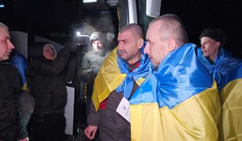 Україна повернула додому частину "азовців" після 1,5 року полону в Росії - INFBusiness