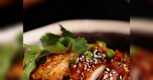 Курячі стегна в медово-імбірному соусі від Ектора Хіменеса-Браво: рецепт, який має бути в «арсеналі» кожної господині - INFBusiness