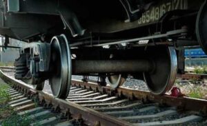 До кінця року Укрзалізниця збудує 120 зерновозів для звичайної та євроколії