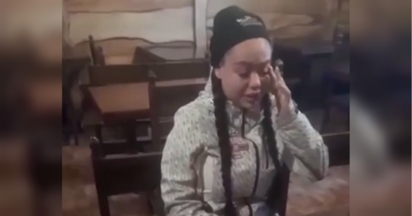 Зі сльозами на очах: СБУ «відвідала» в Карпатах скандальну російську блогерку (відео) - INFBusiness