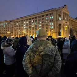 У центрі Києва протестувальники вимагають повернути Залужного - INFBusiness