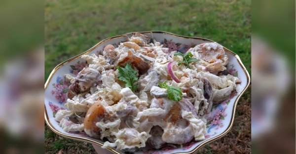 Салат із запеченої картоплі з маринованими огірочками: рецепт відомої кулінарки - INFBusiness
