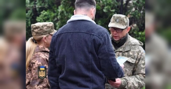 «А в чому, власне, причина?»: офіцер пояснив, чи мають блогери йти в армію - INFBusiness