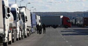 Протести польських фермерів тривають: на кордоні заблоковано 2300 вантажівок