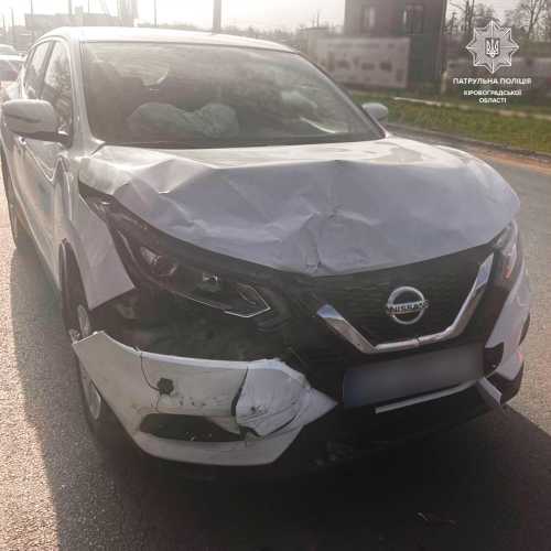 Через неуважність одного з водіїв пошкоджено дві іномарки (ФОТО) - INFBusiness