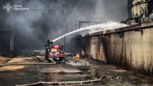 В порту Південний досі намагаються ліквідувати наслідки ракетного удару