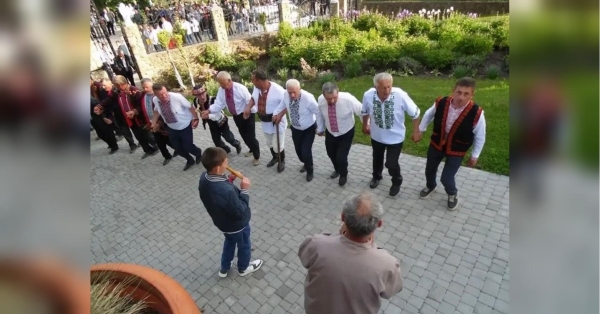 «Танцювали 90 хвилин»: на Прикарпатті встановили унікальний рекорд - INFBusiness