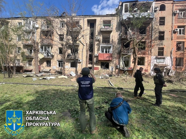 Росіяни продовжують обстрілювати Україну. 5 травня окупанти завдали удар КАБом по центральній частині міста Харків. Про це повідомив голова Харківської ОВА Олег Синєгубов. 1