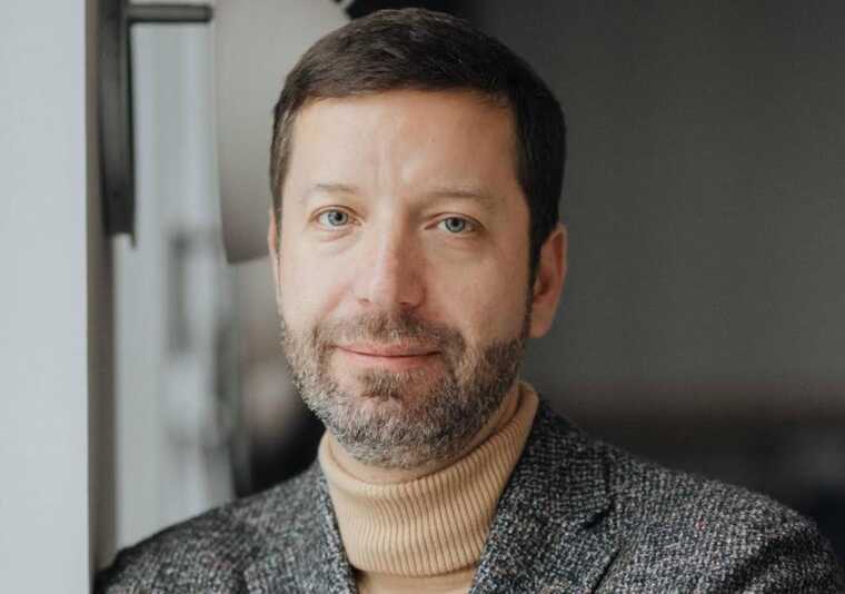 Конвертатор Константин Круглов, потеряв «крышу» в ОПУ, готовится сбежать? - INFBusiness