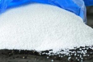 Кому війна, а кому… Українські імпортери купують мінеральні добрива у російських олігархів