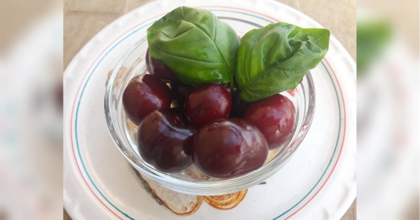 Черешньово-вишневий десерт із зеленим базиліком: незвичайно та смачно - INFBusiness