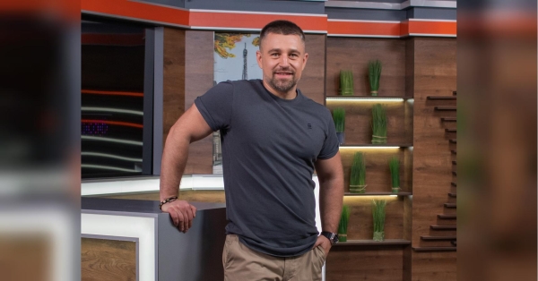 «Розрив танкового снаряда поблизу — і мені відсікло ногу»: ветеран війни Олександр Швачка став телеведучим - INFBusiness