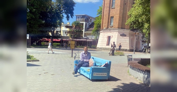 «За 12 днів здолали 650 кілометрів»: переселенець з Донеччини заради допомоги ЗСУ влаштував тур «на дивані» - INFBusiness