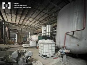 БЕБ затримало «бізнесменів», які організували підпільне виробництво етилового спирту