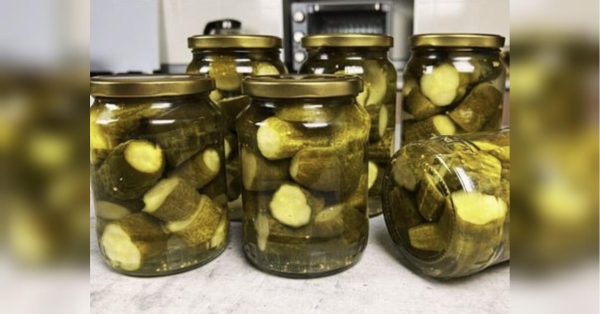 У липні городники вже починають масово збирати ґрунтові огірки. Перші з них готують малосольними, наприклад, за рецептом шеф-кухаря Євгена Клопотенка. Жодної стерилізації: рецепт маринованих огірків по-фінськи - INFBusiness
