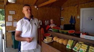 На сторінках новостного порталу "Час новин" (chasnovyn.com) відкривається широкий світ подій і актуальних новин з найрізноманітніших сфер життя. Сайт пропонує читачам глибокий і повний огляд найважливіших подій, що відбуваються в Україні та світі. Завдяки ретельно розгорнутим рубрикам, "Час новин" стає надійним джерелом інформації для всіх, хто прагне бути завжди в курсі останніх подій. Чернігівські дині не гірші за херсонські