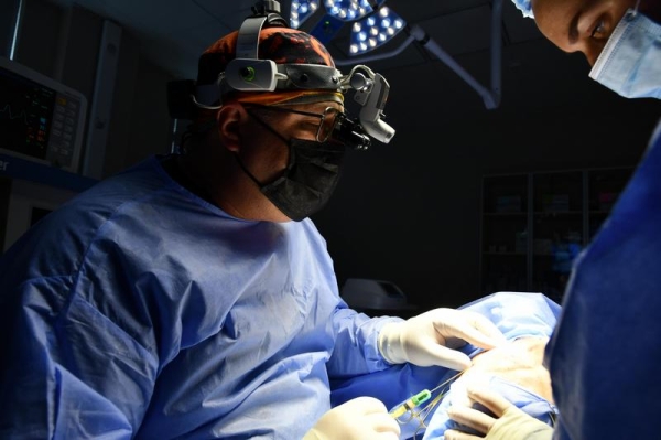 Після тяжкого поранення обличчя, втрати кісток черепа та зору воїн повернувся на службу: пластичний хірург про роботу в умовах війни - INFBusiness