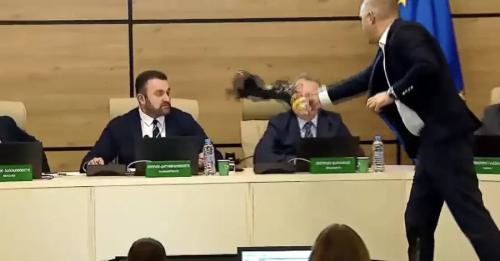 У Грузії затвердили результати виборів - почалися протести, а голову ЦВК облили фарбою - INFBusiness