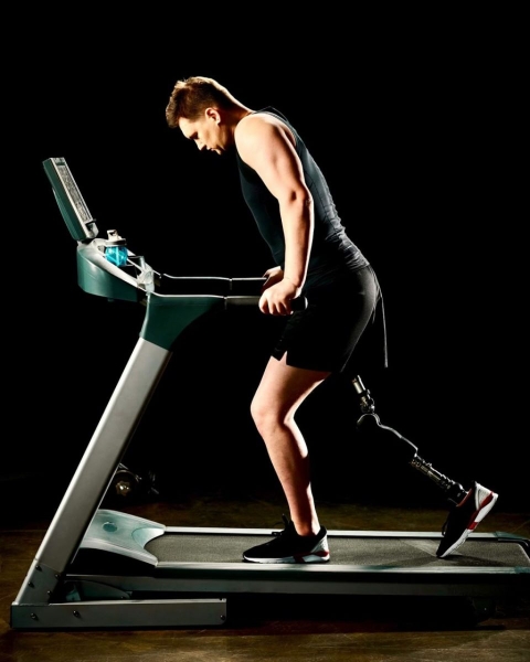 «Найжахливіше місце для ампутованого — це метро», — тренер з акробатики, який втратив ногу на фронті - INFBusiness