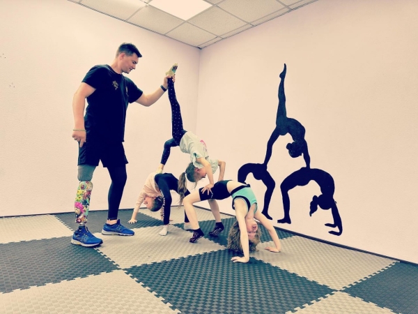 «Найжахливіше місце для ампутованого — це метро», — тренер з акробатики, який втратив ногу на фронті - INFBusiness