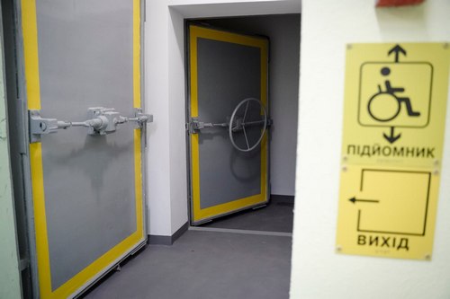 «Порозлягалися, як пани, і вчимося»: під Полтавою для сільських ліцеїстів обладнали незвичайне захисне укриття - INFBusiness