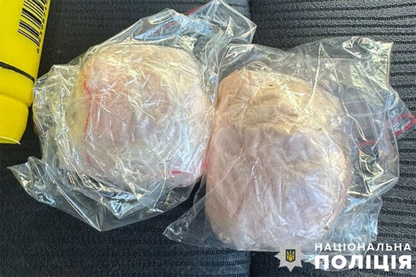 Продавали психотропи та наркотики: у Києві затримали кур’єрів у камуфляжній формі - INFBusiness