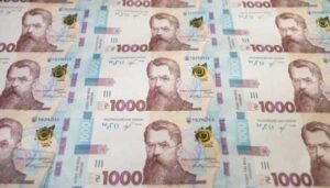 Замість розмінування сільгоспземель 2 млрд грн віддали на виплату «тисячі Зеленського»