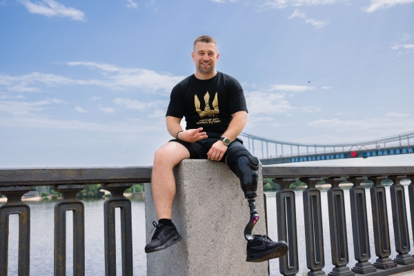 «Протез для мене, як одягнути шкарпетку»: телеведучий та ветеран війни Олександр Швачка про життя після поранення - INFBusiness