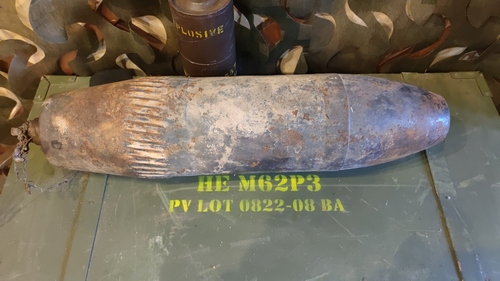 Чарки з гільз, автомати над барною стійкою, уламки «шахеда» в інтер’єрі: ветерани відкрили перше у Києві кафе для військових - INFBusiness