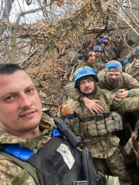 «Мати бійця плакала від щастя і дякувала чоловіку за врятованого сина»: історія легендарного офіцера «Сапсана», який загинув, боронячи Нью-Йорк - INFBusiness