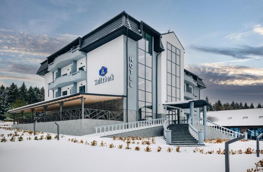 Суд арештував готельний комплекс на Львівщині, котрий належить дружині митника